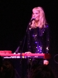 Watch out, Edward! Oh Land brings the real sparkle!