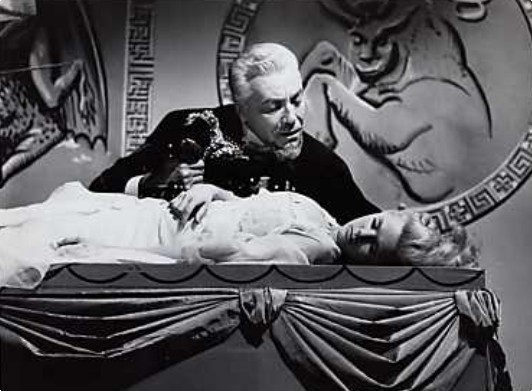 connie Two-On-A-Guillotine-horror-movies-2885712-532-391